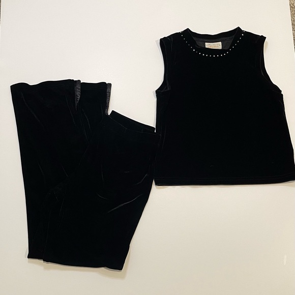 Heirlooms velvet set. - Picture 6 of 6